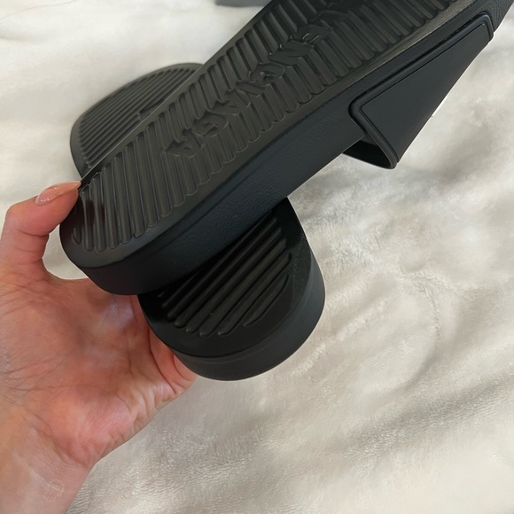 BALENCIAGA Women’s Pool slides 36 - Picture 4 of 9